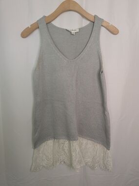 🔴5/$25 Cloud Chaser Gray Knit V-Neck Tank with Cream Lace Hem
